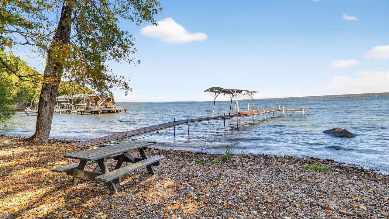 Photo of Others in Ovid