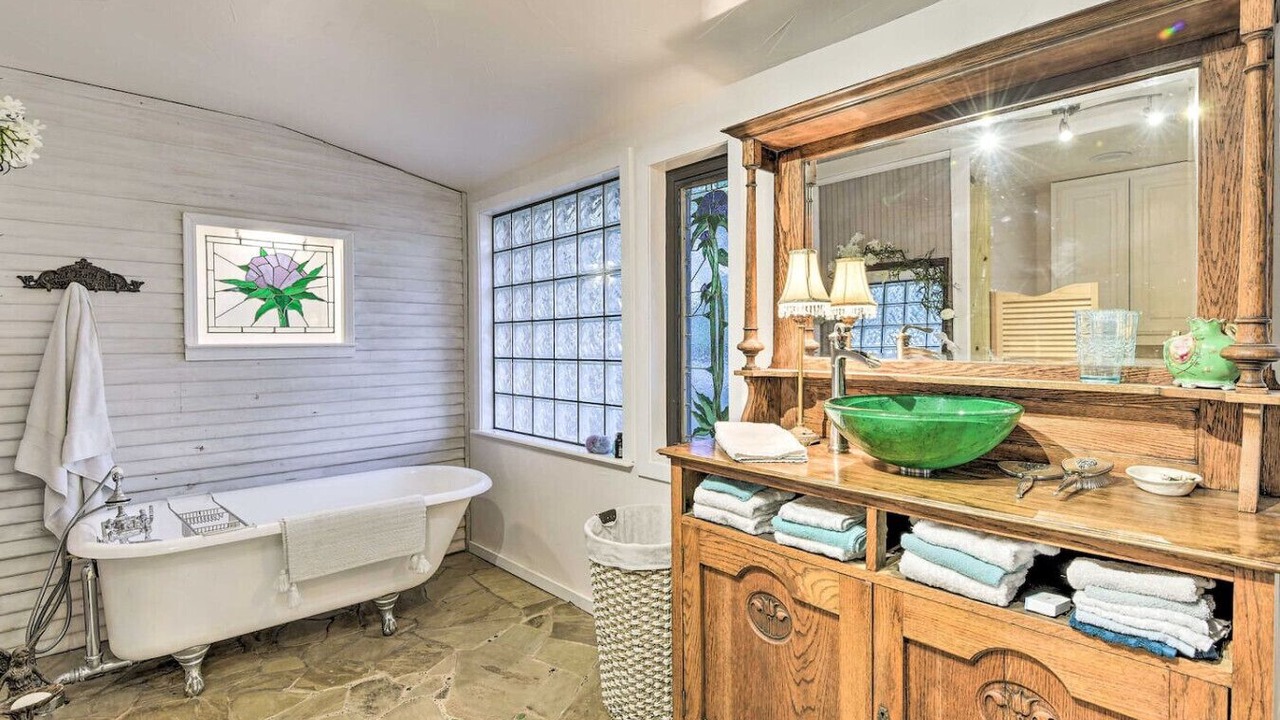 Photo of Bathroom in Forestburg