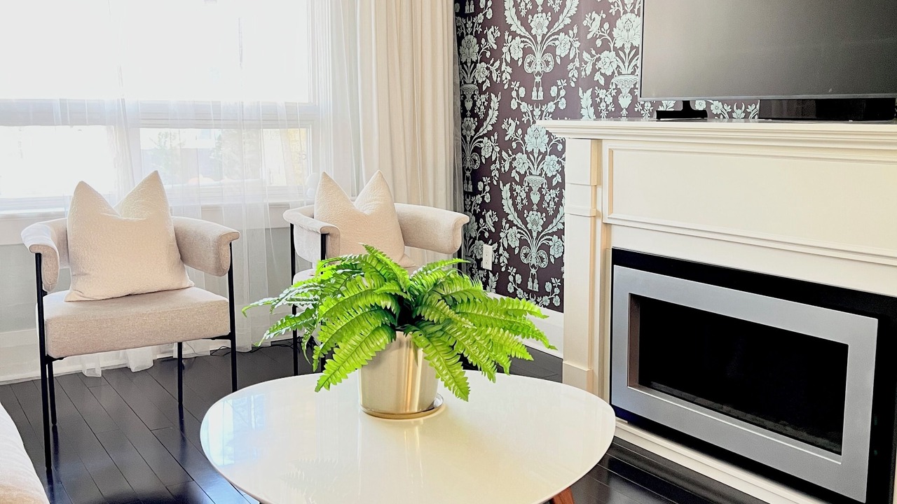 Photo of Livingroom in East Danforth