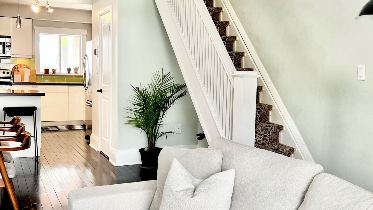 Photo of Livingroom in East Danforth