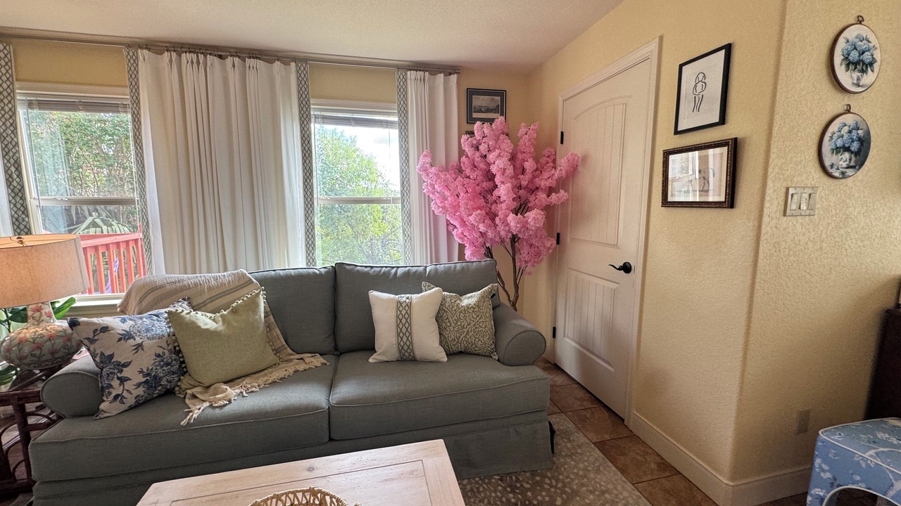 Photo of Livingroom in Bastrop