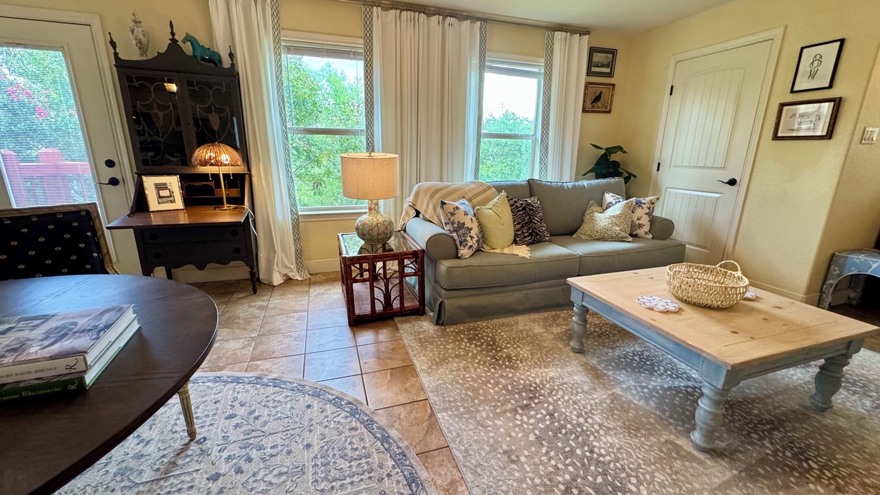 Photo of Livingroom in Bastrop