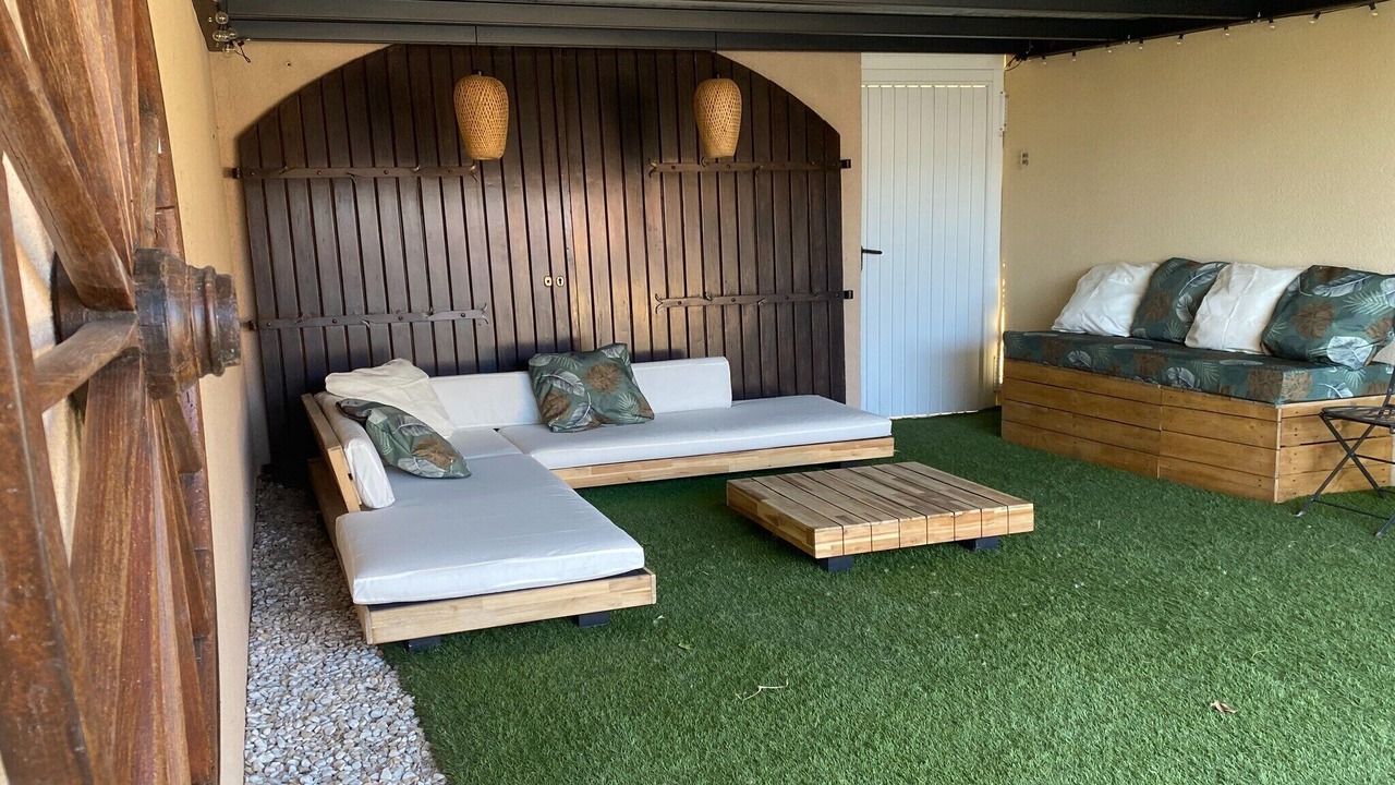 Photo of Outdoor in Violes