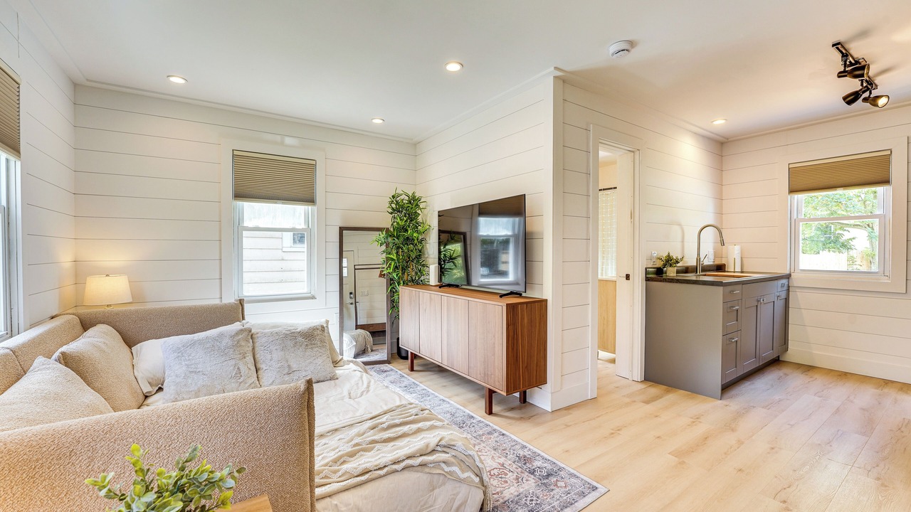 Photo of Livingroom in Lansing
