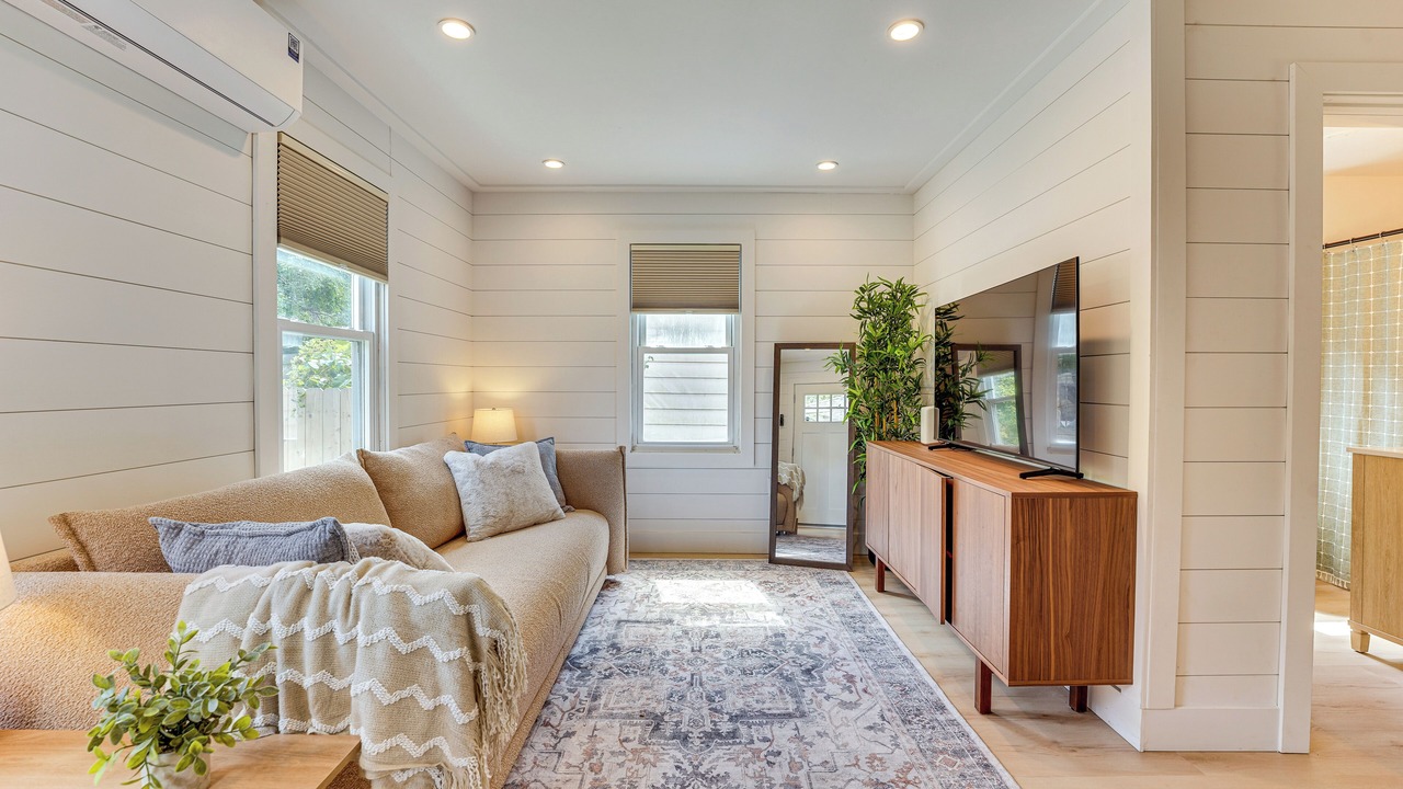 Photo of Livingroom in Lansing