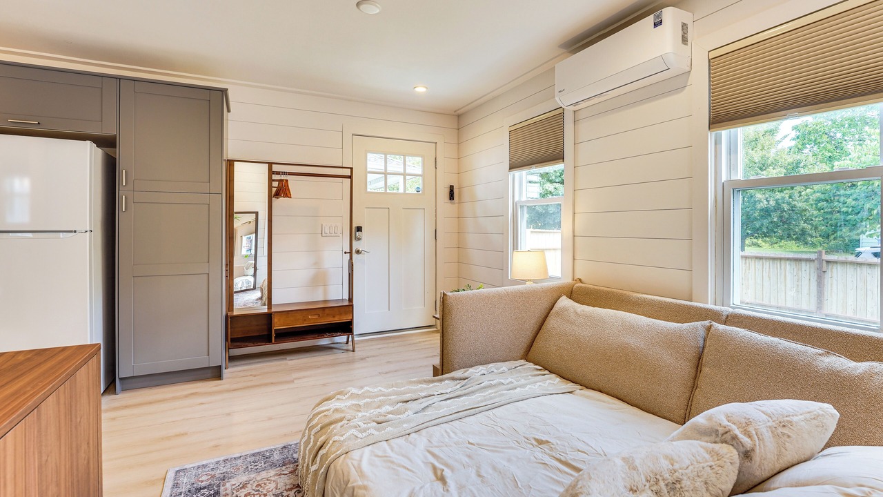 Photo of Bedroom in Lansing