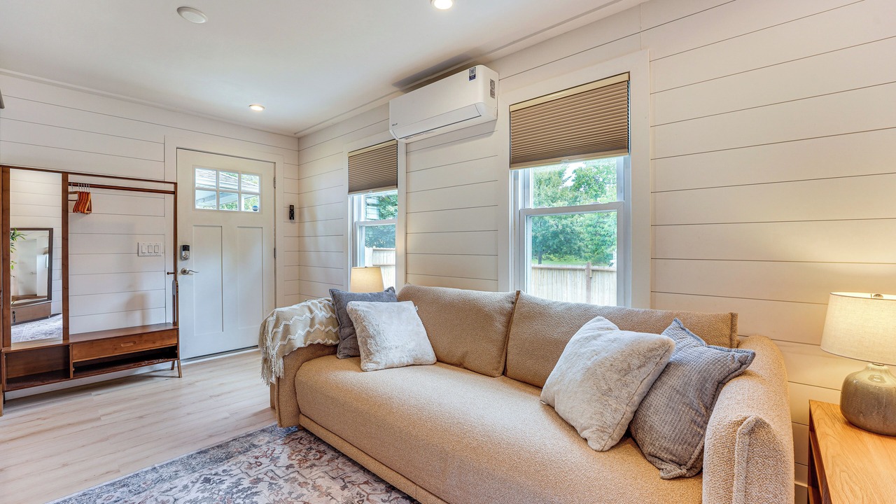 Photo of Livingroom in Lansing