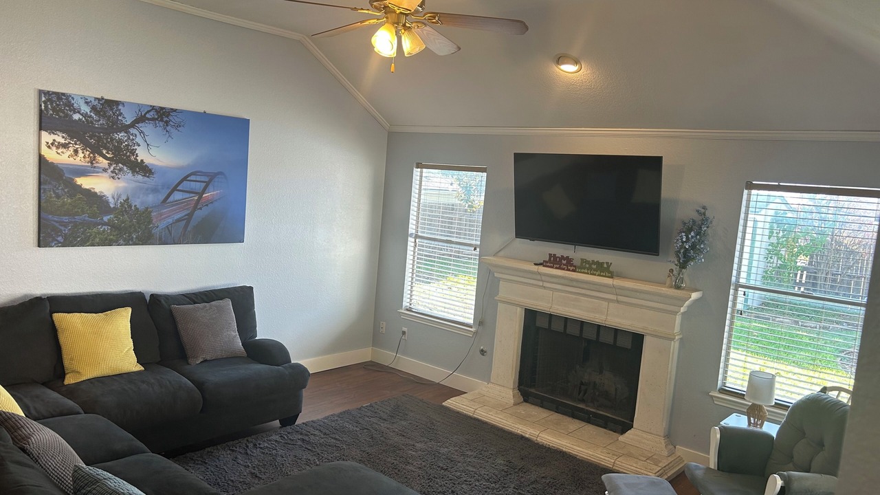Photo of Livingroom in Pflugerville