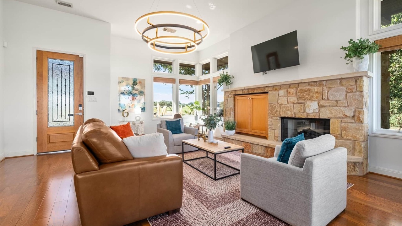 Photo of Livingroom in Lakecliff On Lake Travis