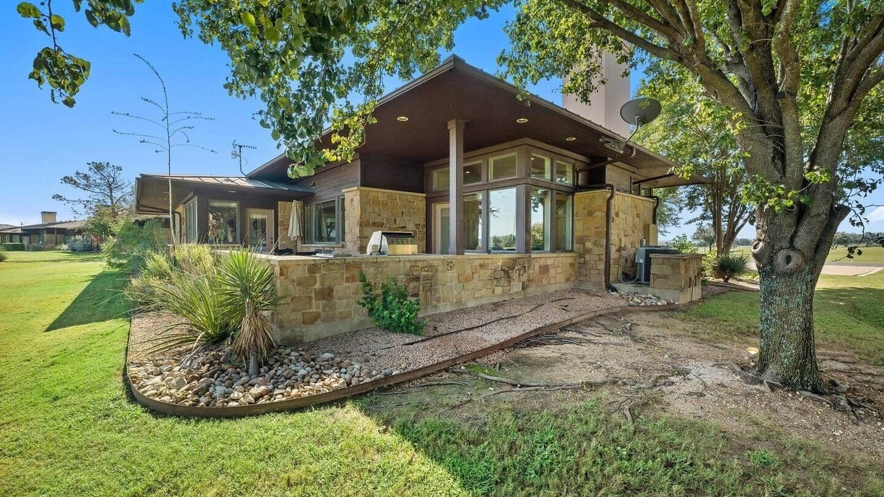 Photo of Outdoor in Lakecliff On Lake Travis
