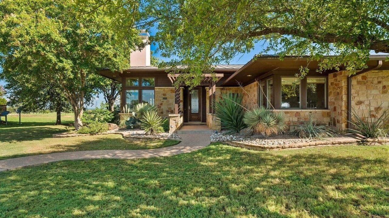 Photo of Outdoor in Lakecliff On Lake Travis