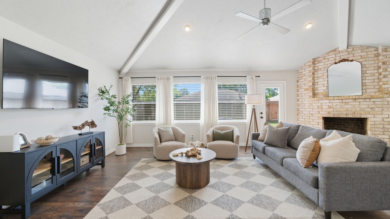 Photo of Livingroom in Spring