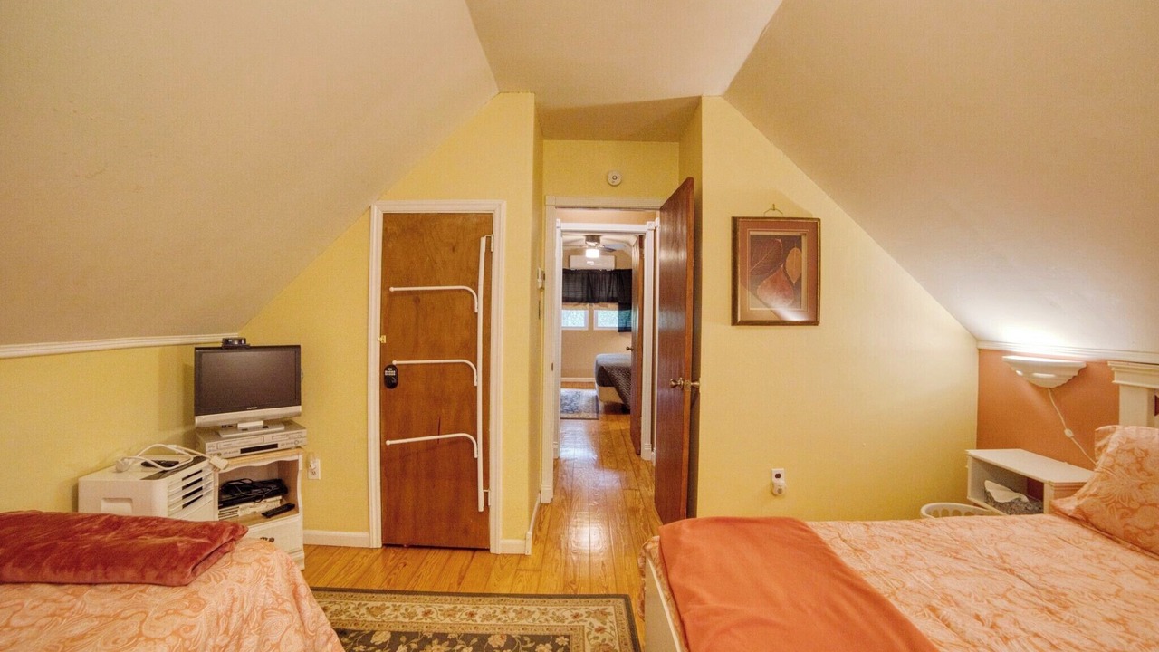 Photo of Bedroom in Greentown