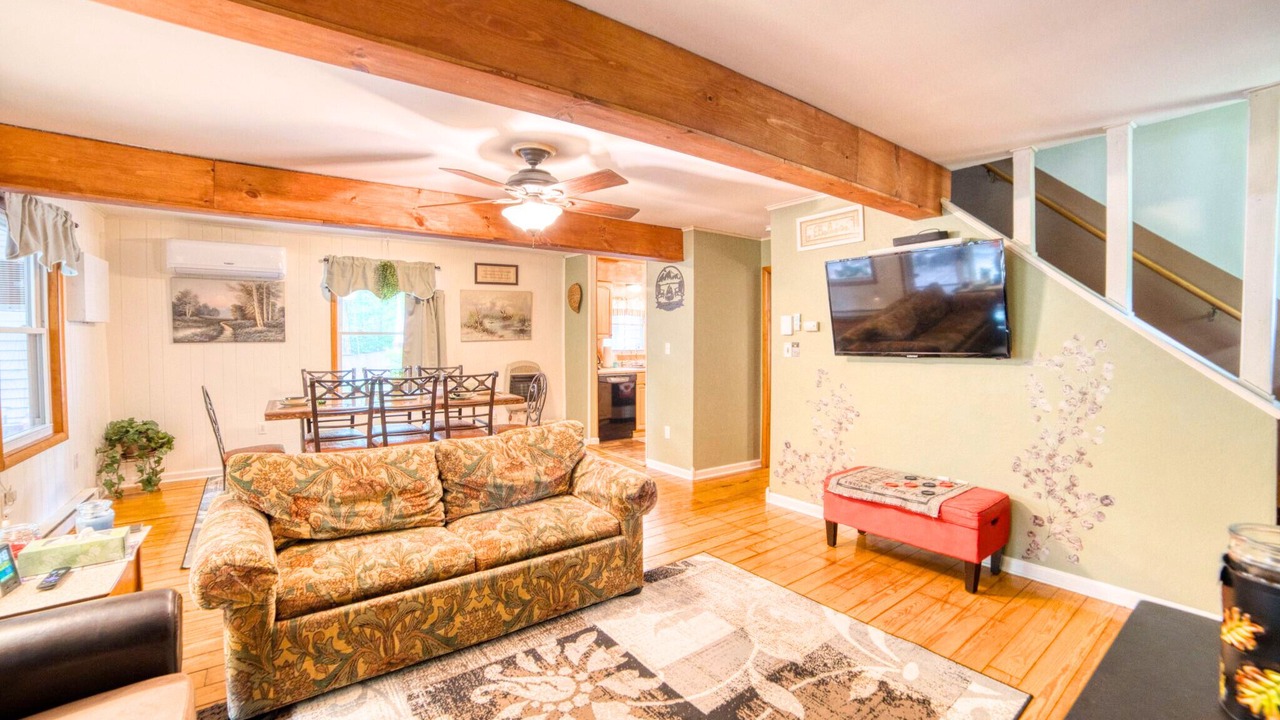 Photo of Livingroom in Greentown