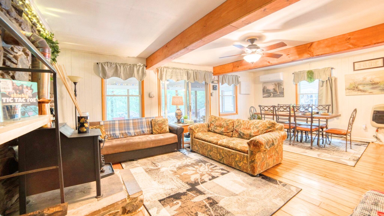 Photo of Livingroom in Greentown