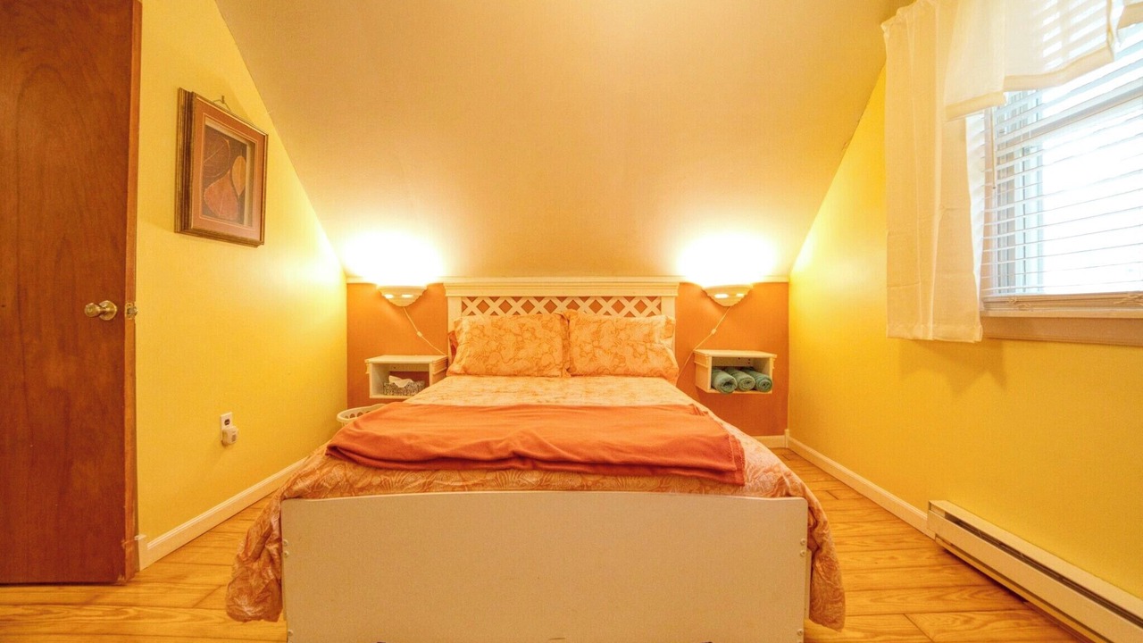 Photo of Bedroom in Greentown