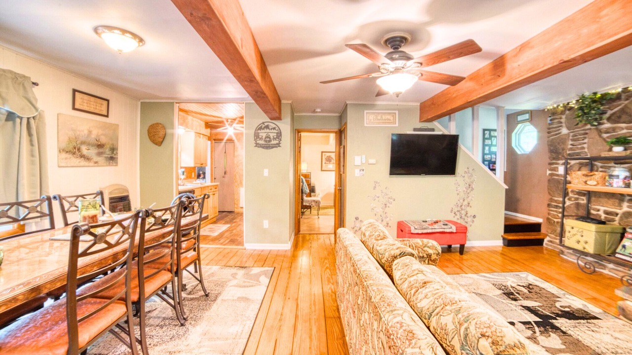 Photo of Livingroom in Greentown