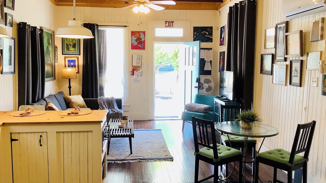 Photo of Livingroom in Near East Side