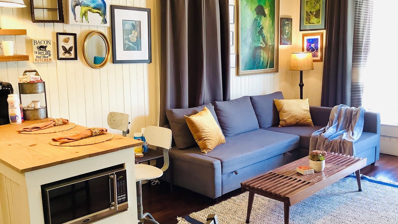 Photo of Livingroom in Near East Side