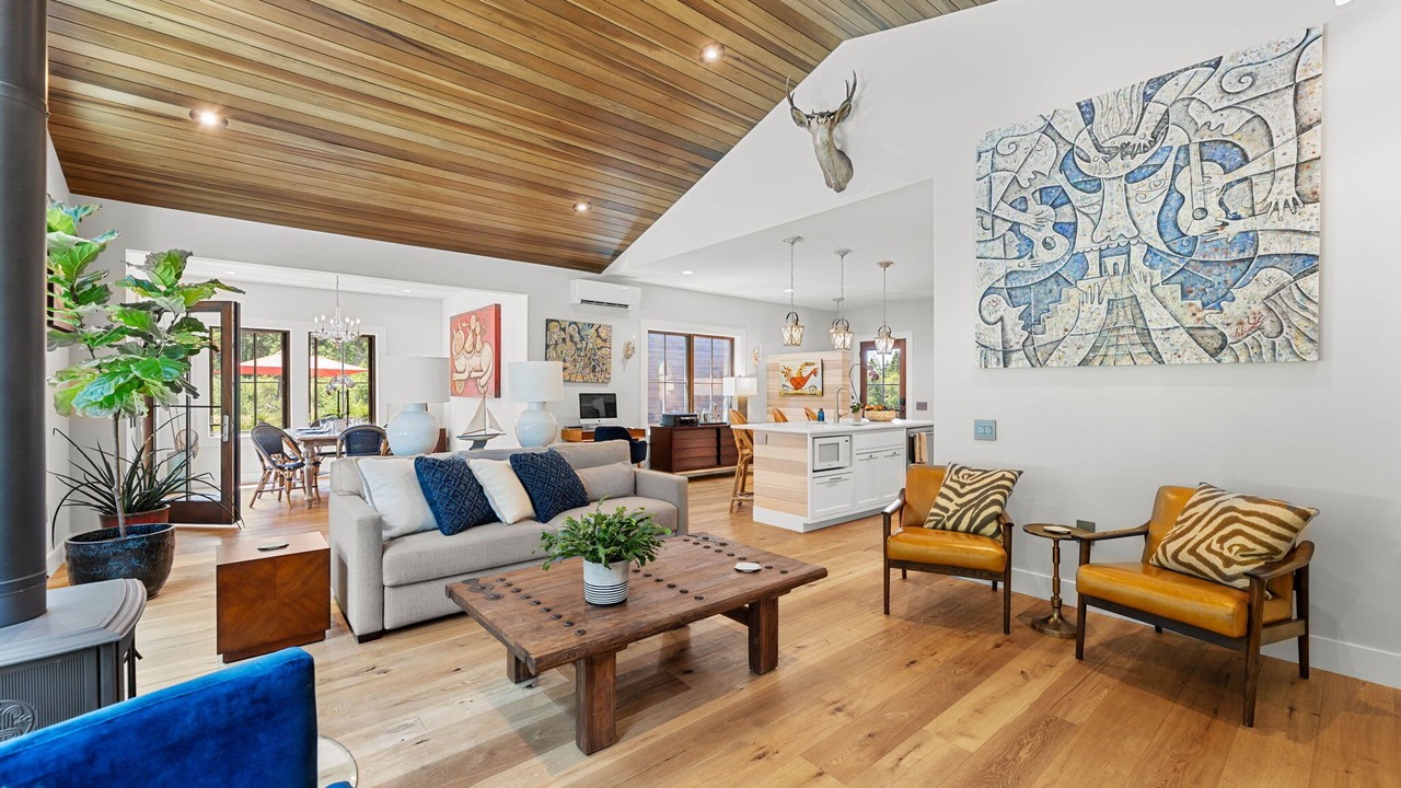 Photo of Livingroom in Cascade Locks