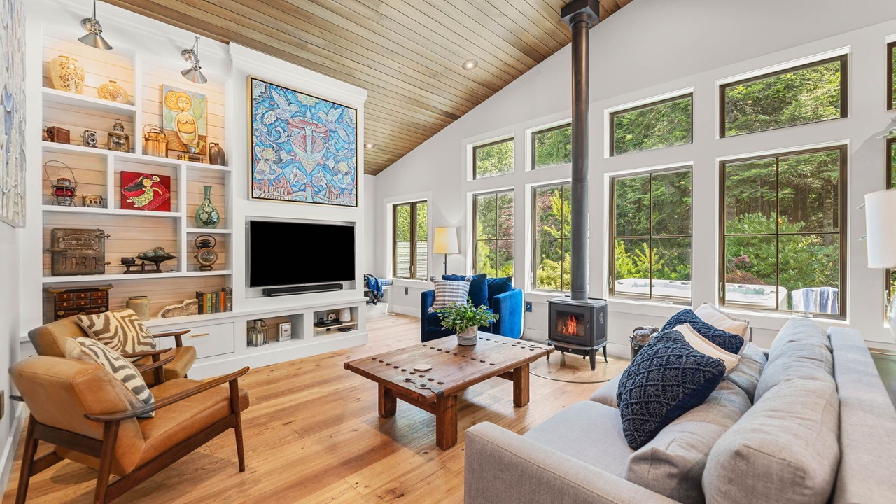 Photo of Livingroom in Cascade Locks