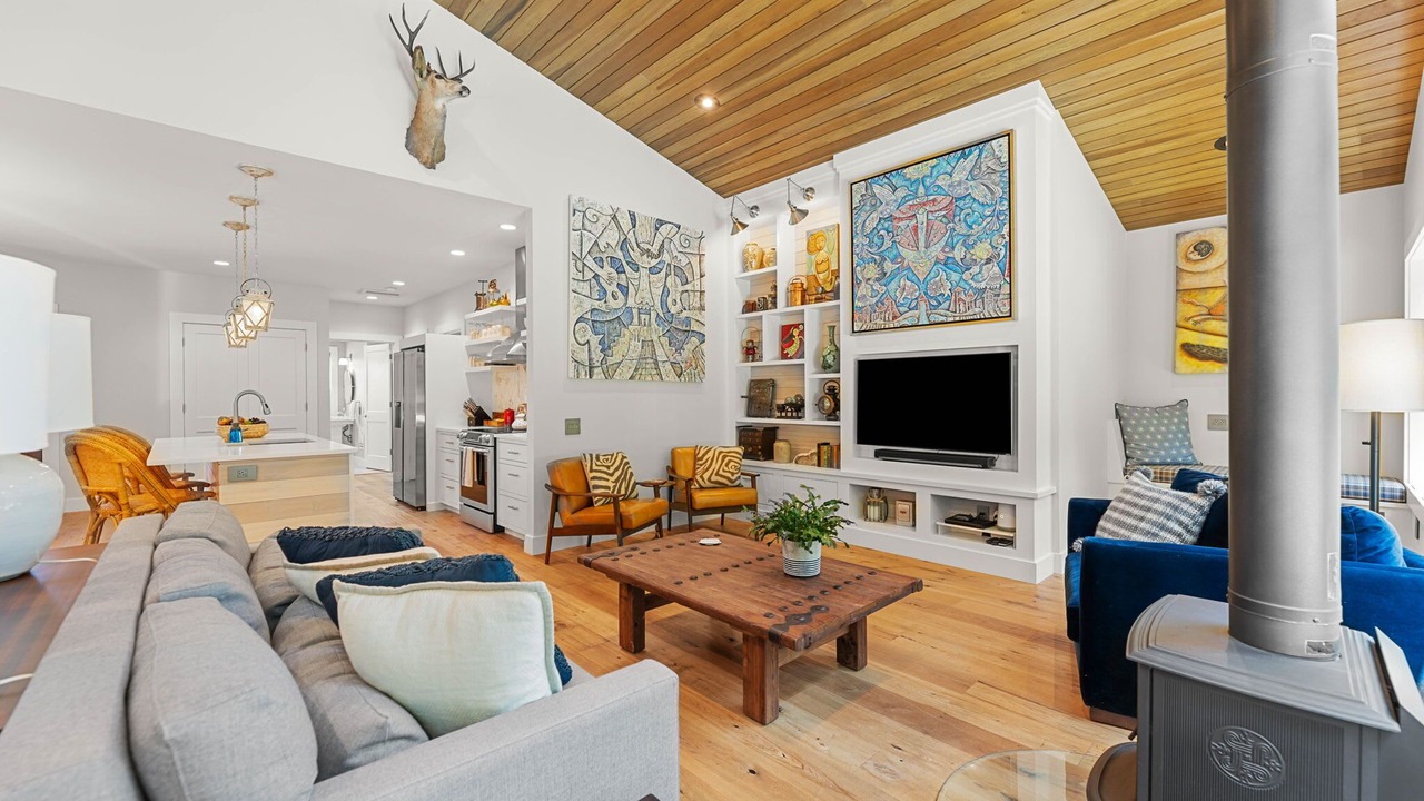 Photo of Livingroom in Cascade Locks