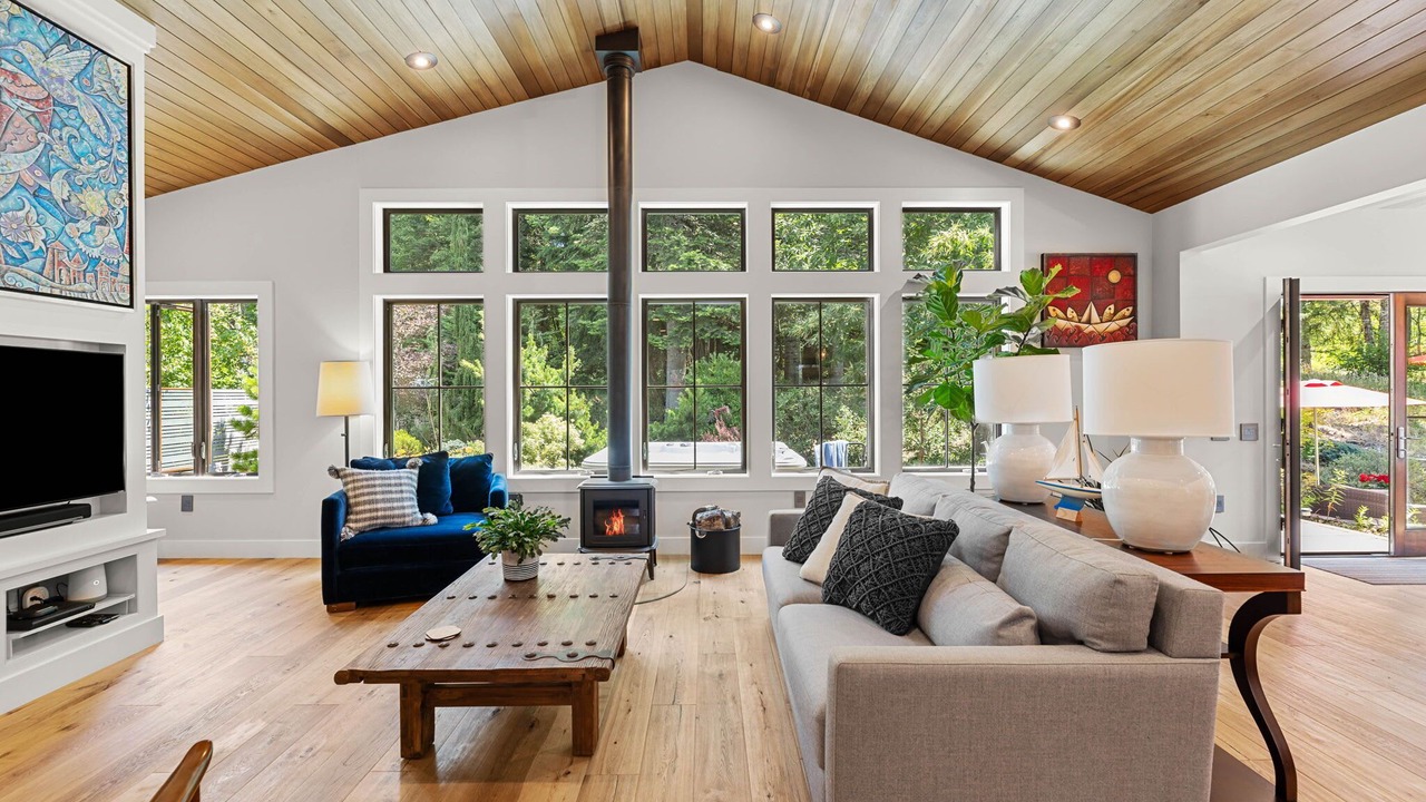 Photo of Livingroom in Cascade Locks