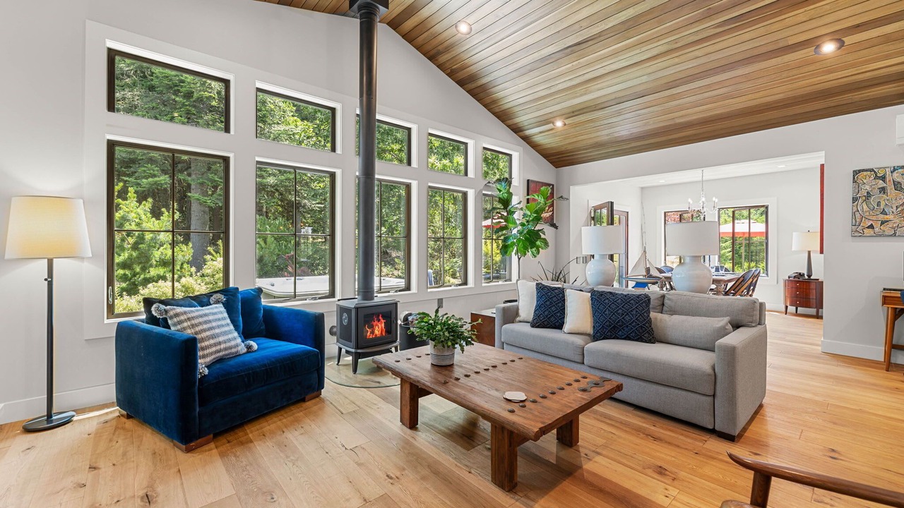 Photo of Livingroom in Cascade Locks