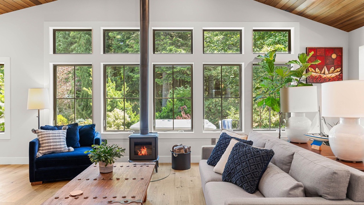 Photo of Livingroom in Cascade Locks