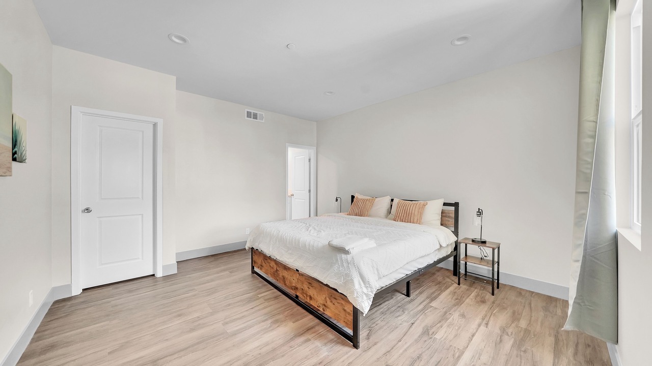 Photo of Bedroom in Midway City