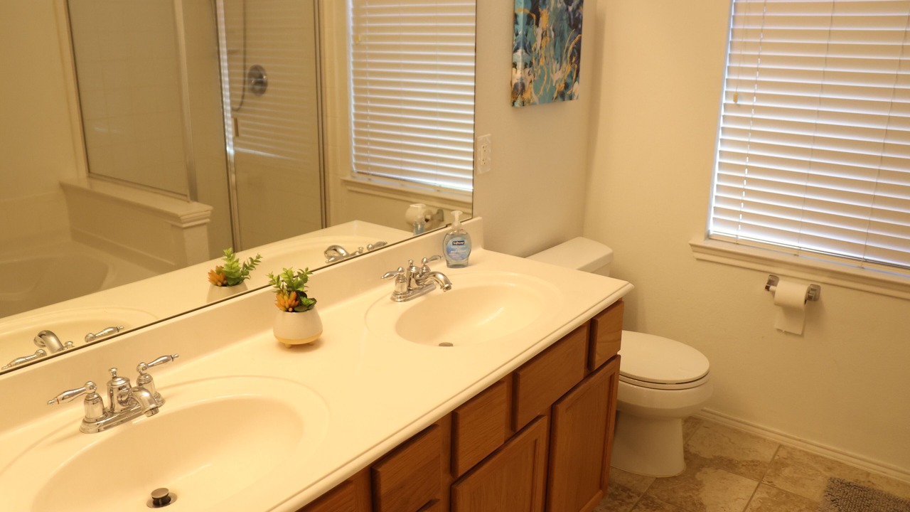 Photo of Bathroom in Aubrey