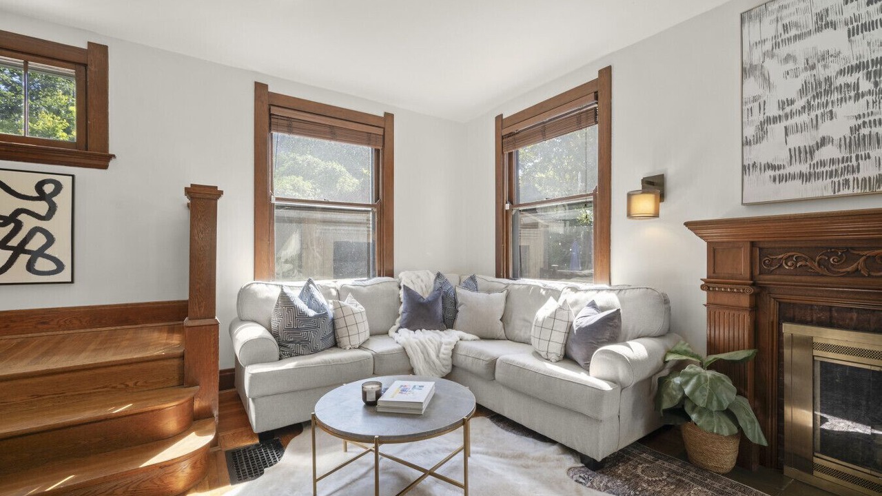 Photo of Livingroom in East Walnut HIlls
