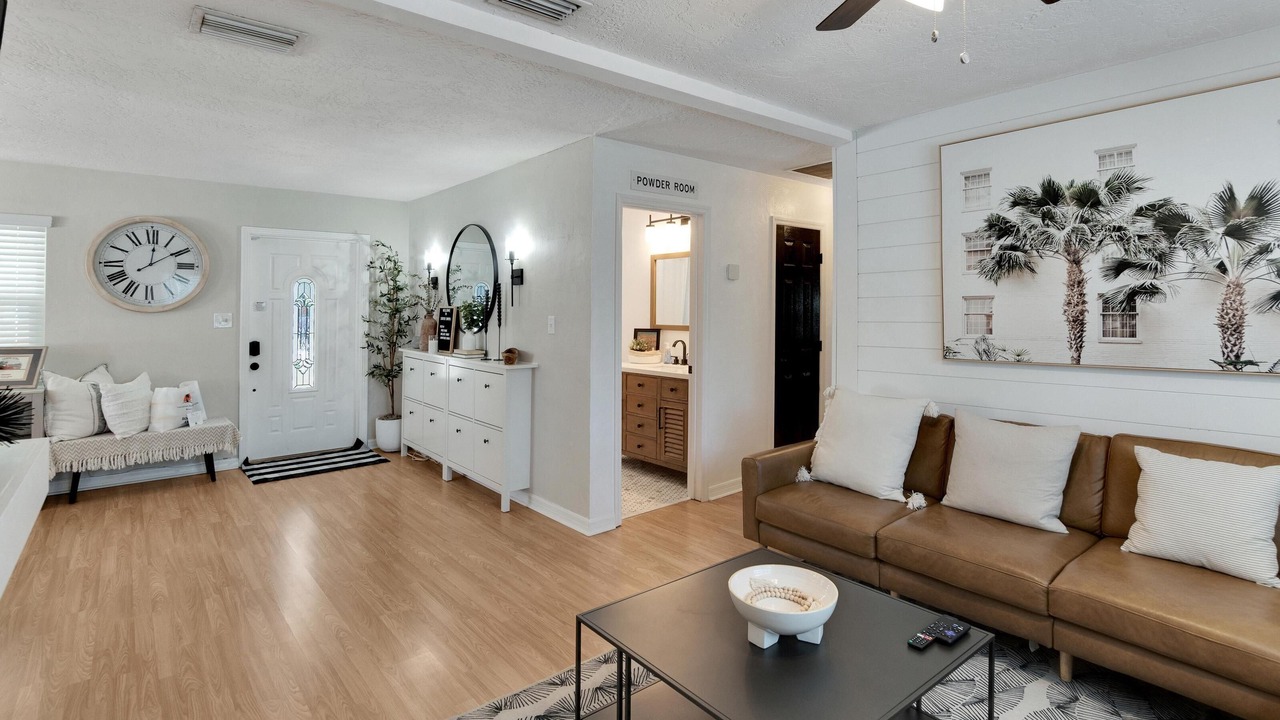 Photo of Livingroom in Sun Bay South