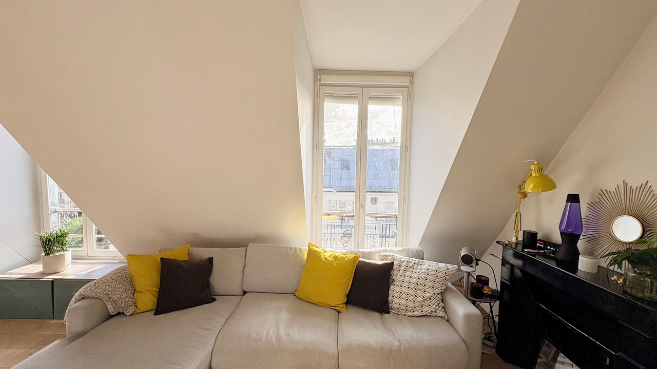 Photo of Livingroom in 10th Arrondissement