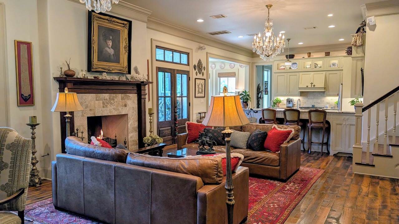 Photo of Livingroom in Westlake Highlands