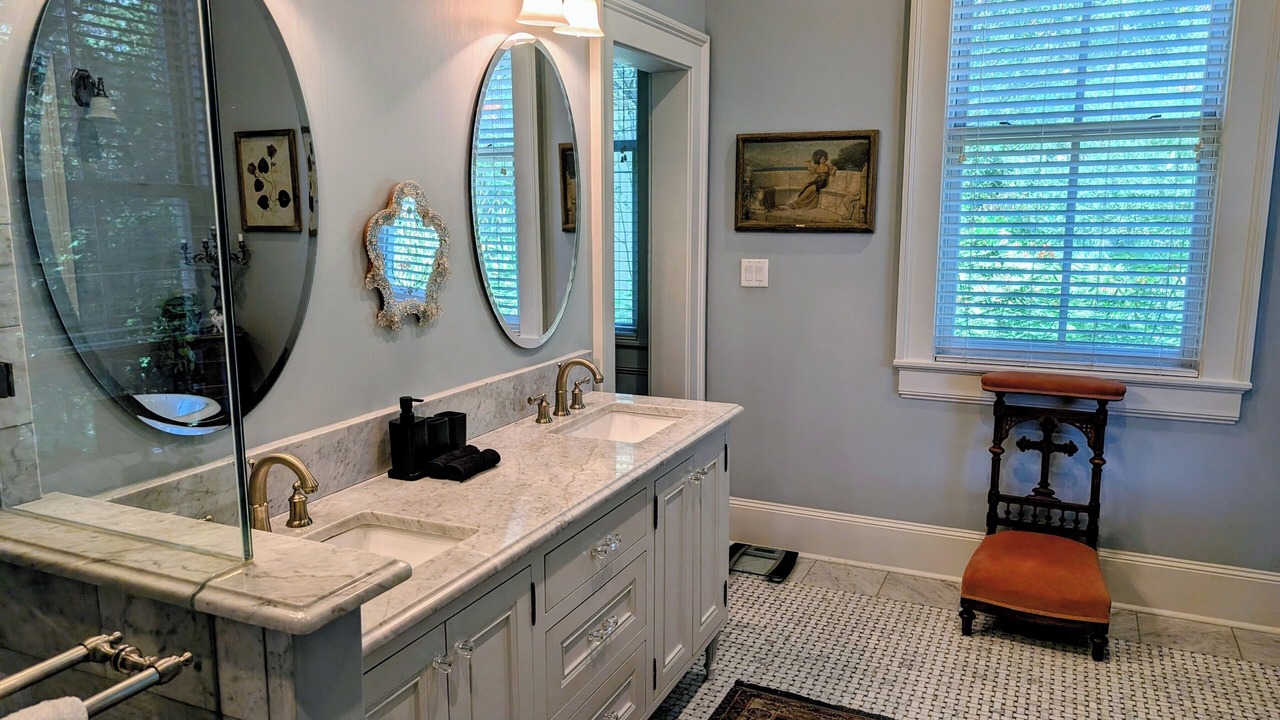 Photo of Bathroom in Westlake Highlands