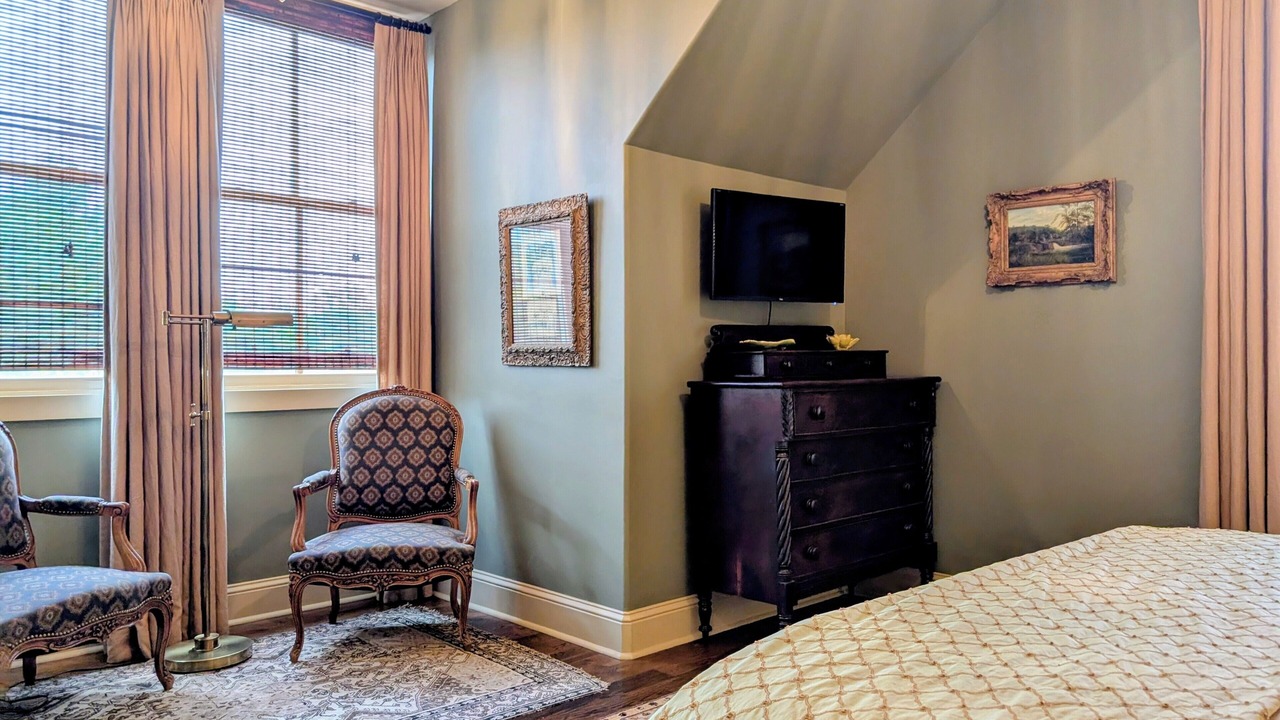 Photo of Bedroom in Westlake Highlands