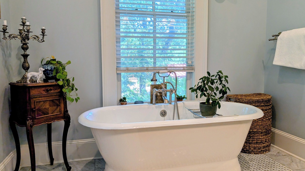 Photo of Bathroom in Westlake Highlands