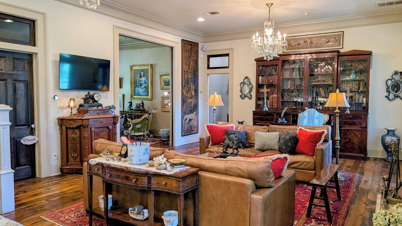 Photo of Livingroom in Westlake Highlands