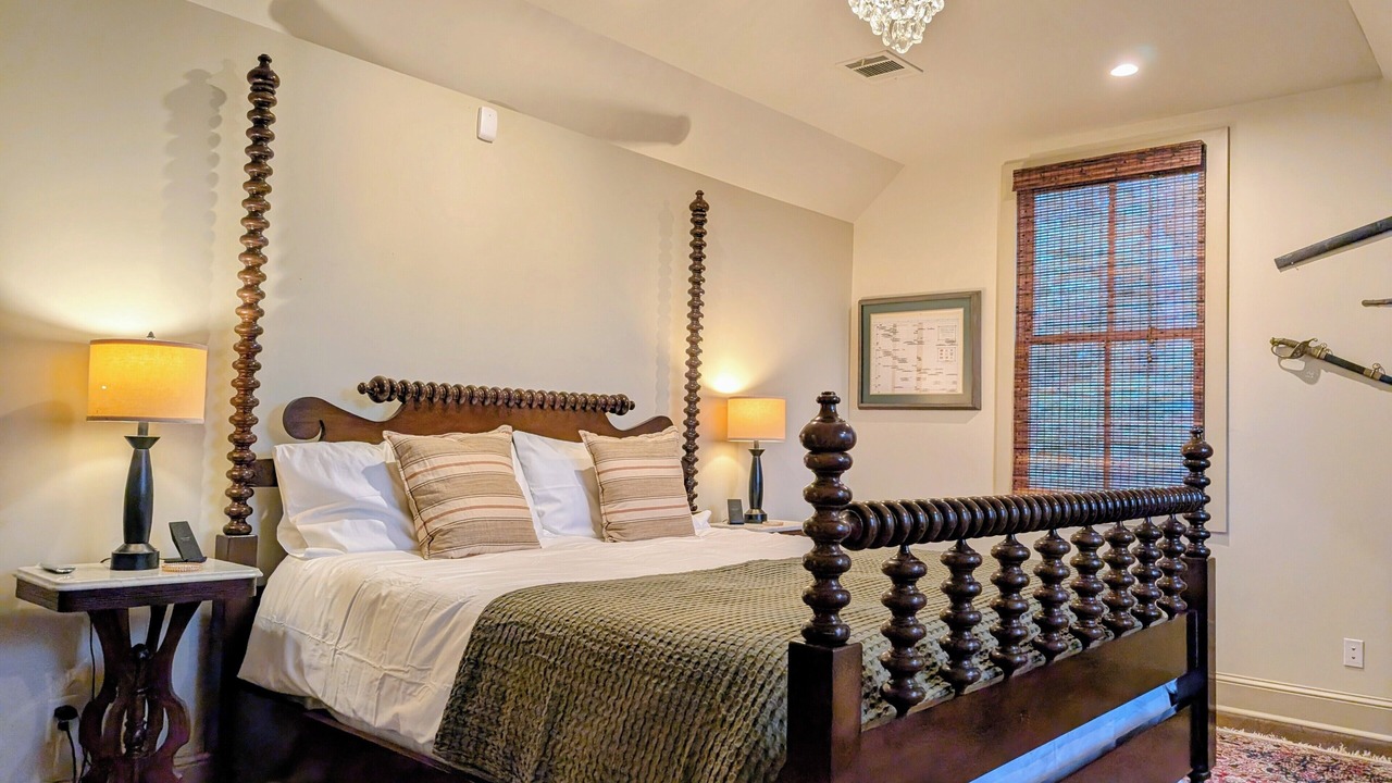 Photo of Bedroom in Westlake Highlands