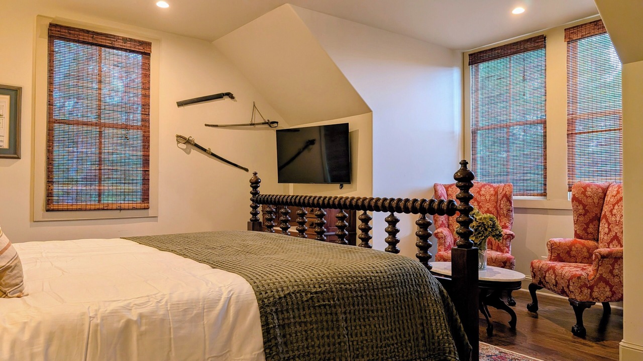 Photo of Bedroom in Westlake Highlands