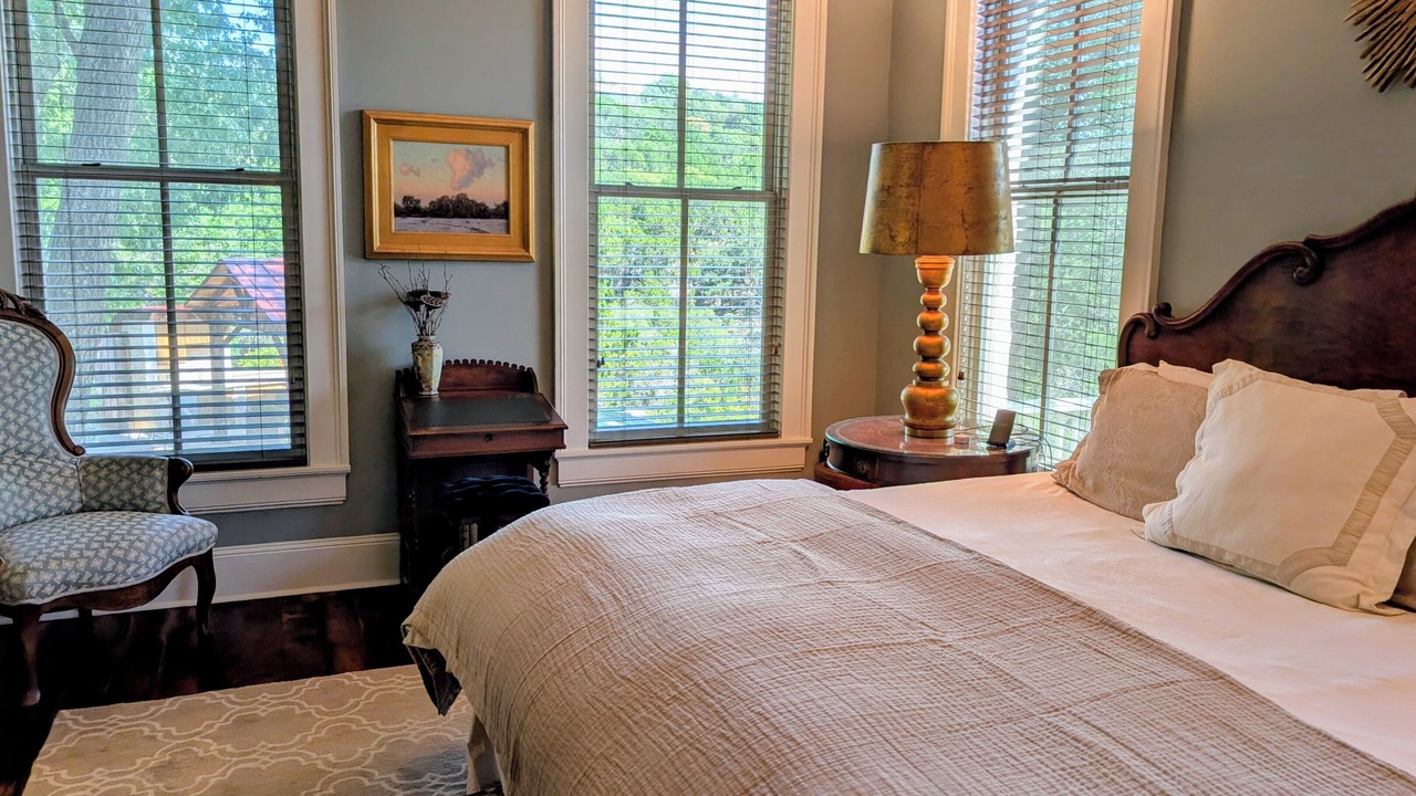 Photo of Bedroom in Westlake Highlands