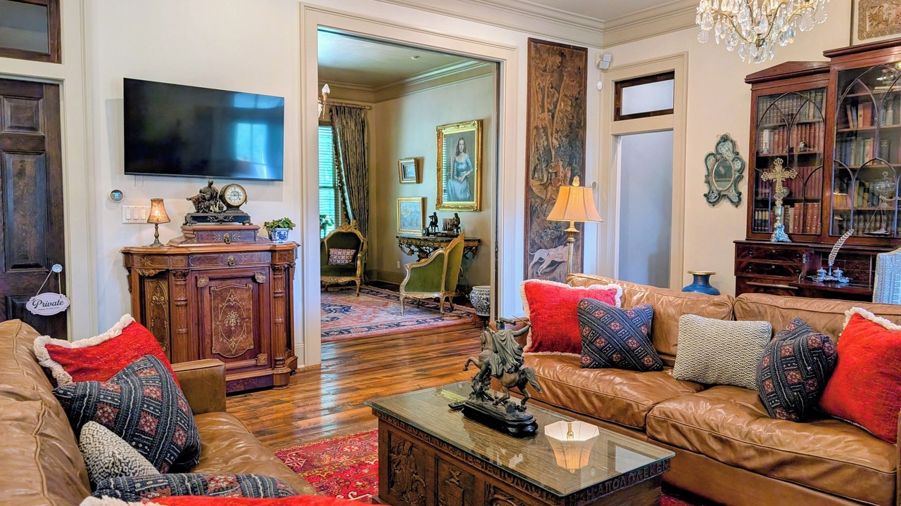 Photo of Livingroom in Westlake Highlands