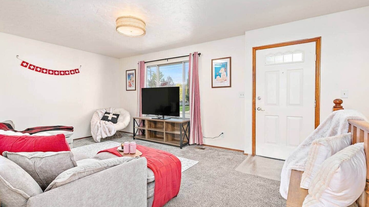 Photo of Bedroom in Midway
