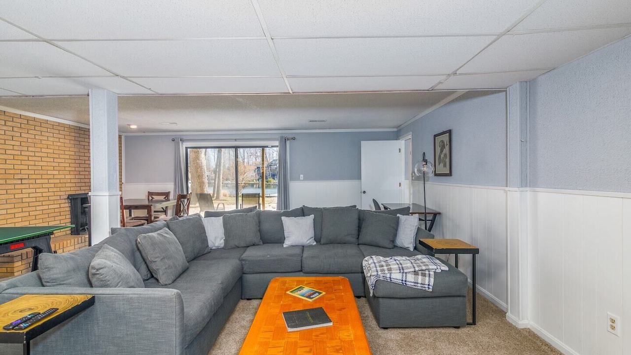 Photo of Livingroom in Lake of the Woods