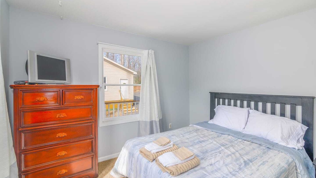 Photo of Bedroom in Lake of the Woods