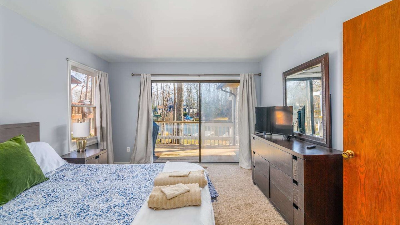 Photo of Bedroom in Lake of the Woods