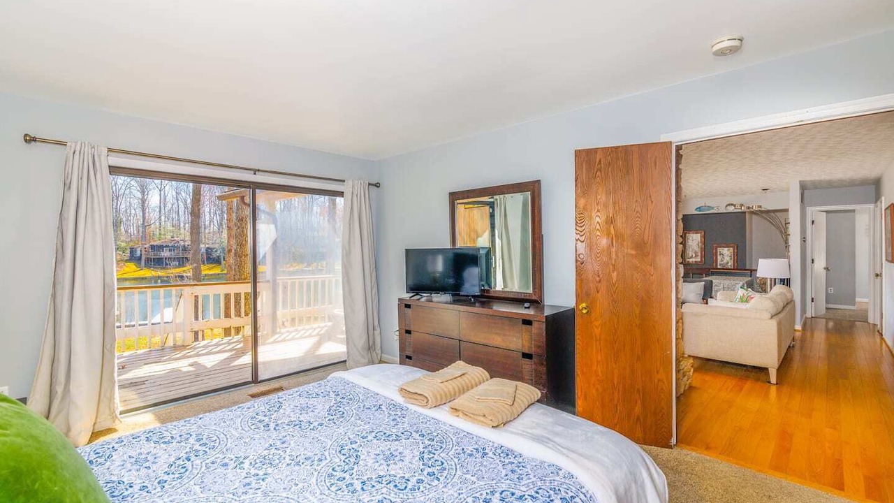 Photo of Bedroom in Lake of the Woods