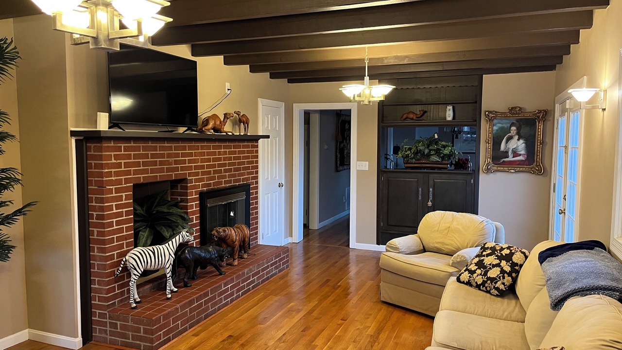 Photo of Livingroom in Madisonville