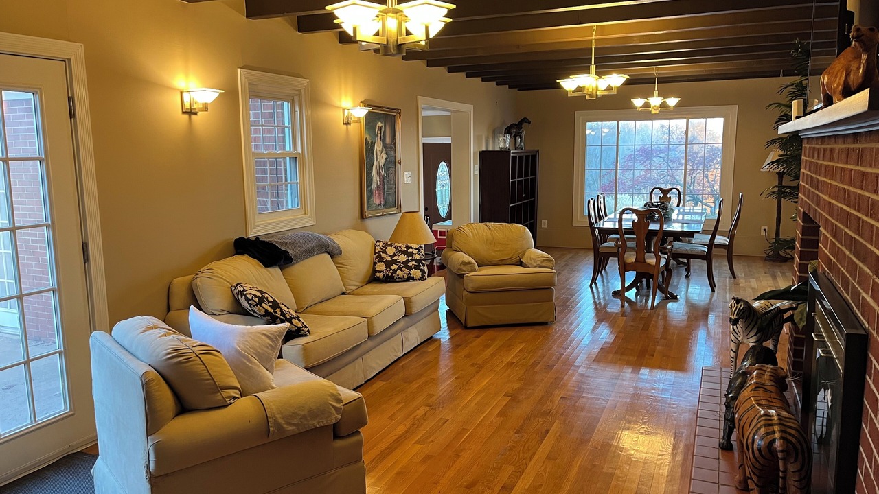 Photo of Livingroom in Madisonville